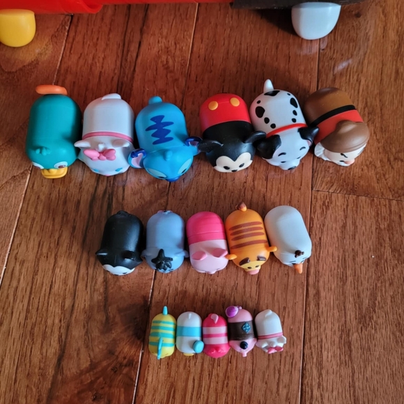 Disney Tsum Tsum Vinyl Mini Figures with Mickey Mouse Holder Pack - Picture 2 of 8